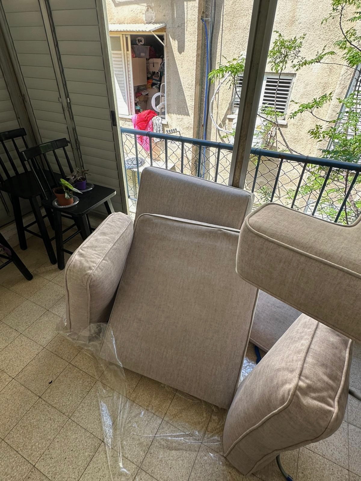 תהליך ניקוי ספה מקצועי בבית הלקוח